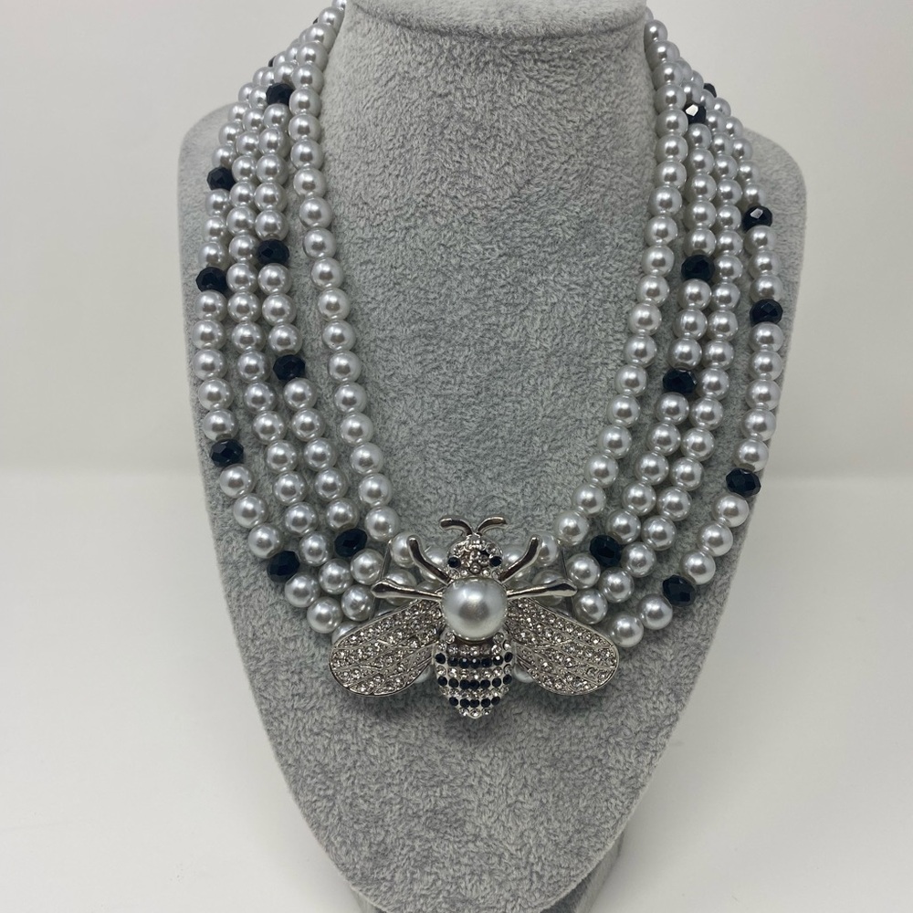 Elegant Silver and Black Pearl Necklace with Bee Pendant